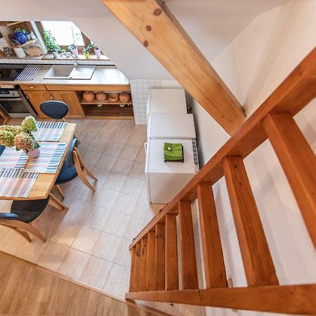 Romantické ubytovanie v podkroví ideálne pre páry alebo rodinku Bratislava Esterno foto