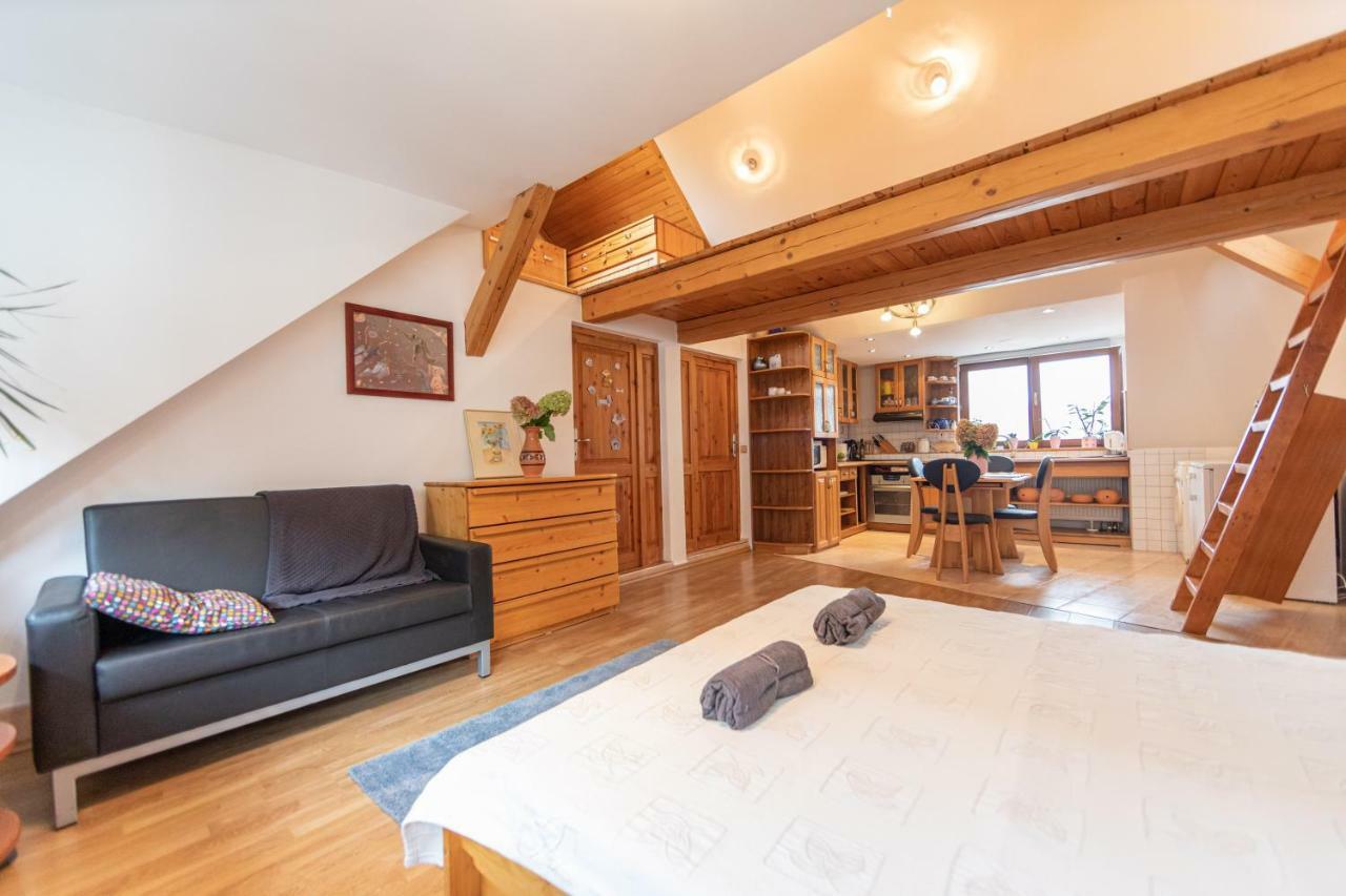 Romantické ubytovanie v podkroví ideálne pre páry alebo rodinku Bratislava Esterno foto