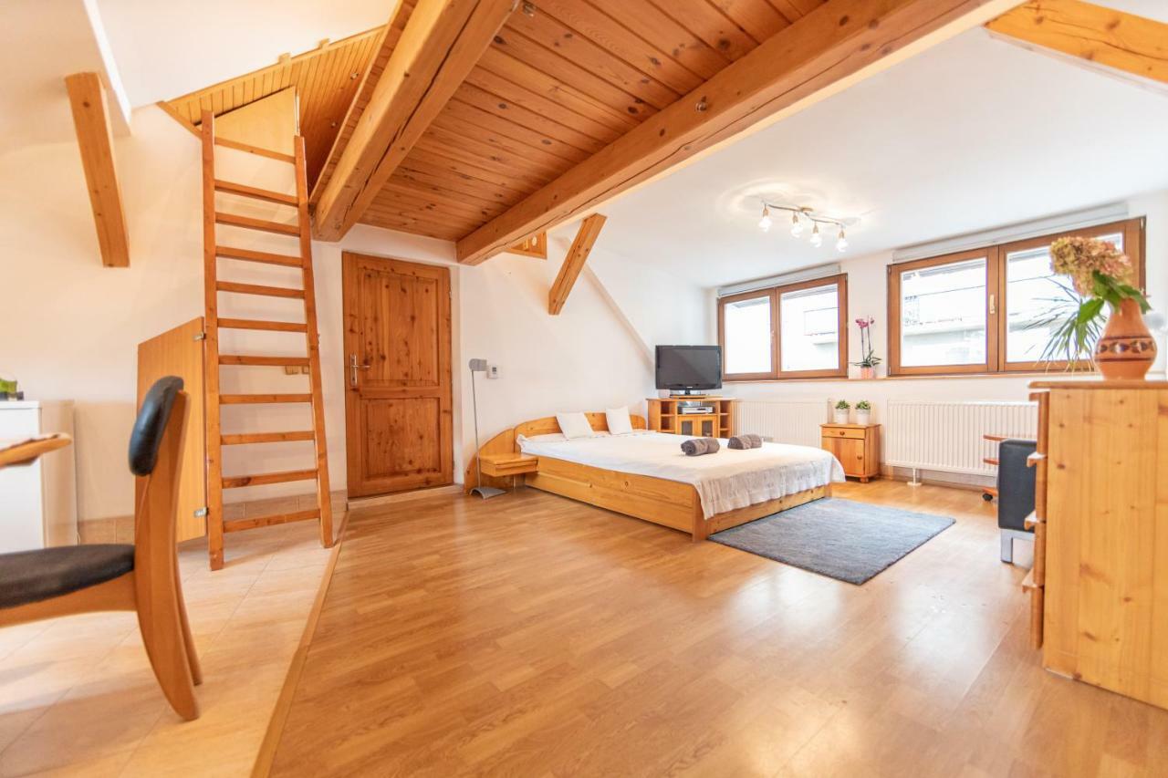 Romantické ubytovanie v podkroví ideálne pre páry alebo rodinku Bratislava Esterno foto